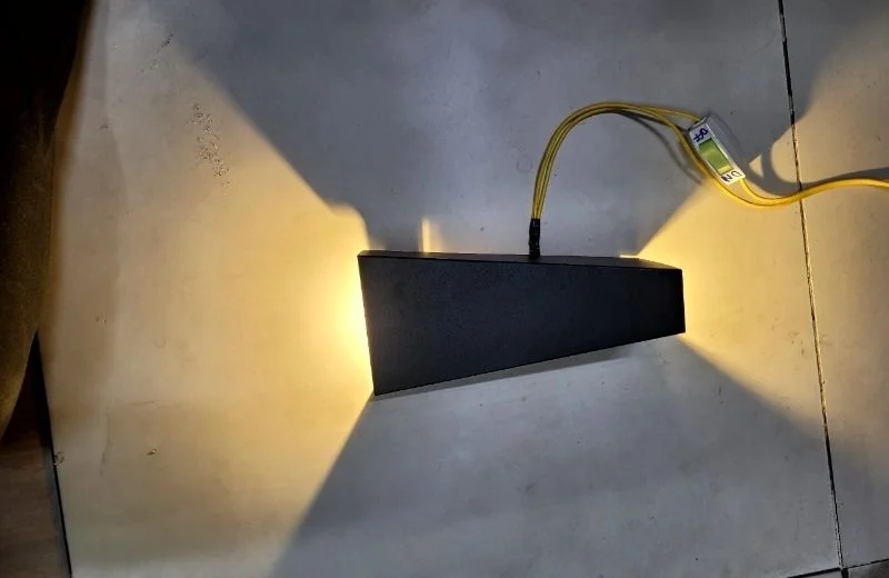 Đèn Tường Thiết Kế VK2250 1 Mức độ hắc trên dưới của Đèn Tường Thiết Kế VK2250TRANG