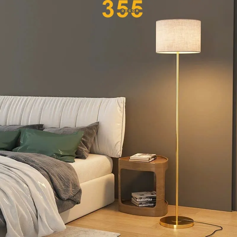 điểm nhấn đèn đứng trang trí phòng khách sang trọng, đặt cạnh sofa