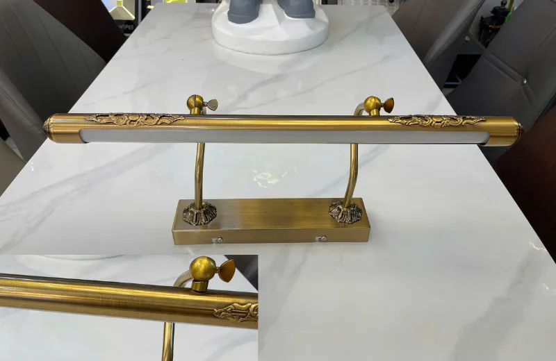 đèn rọi tranh rt5543 - thiết kế màu vàng đồng cổ điển sang trọng.