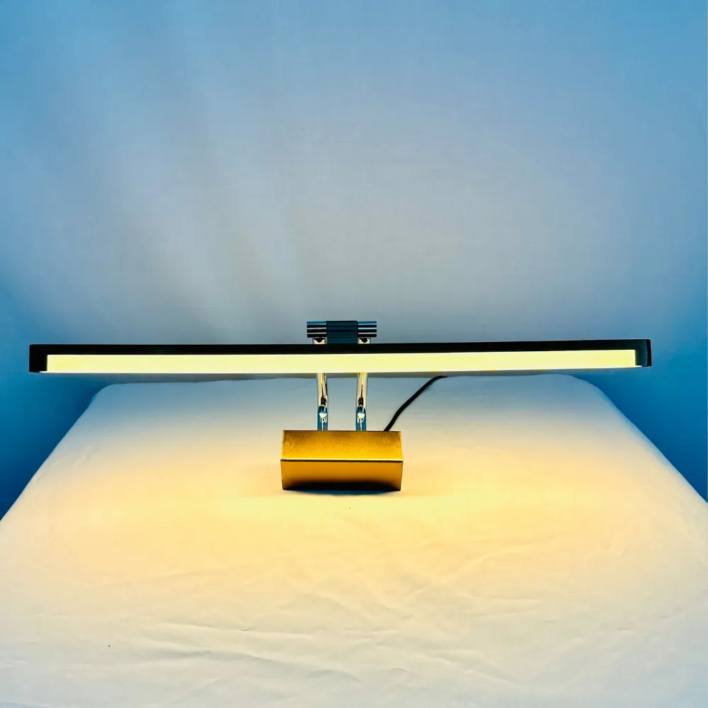 den-roi-tranh-rta118 (7) Đèn Rọi Tranh RTA118 kiểu dáng hiện đại, ánh sáng LED tiết kiệm điện, lý tưởng cho chiếu tranh và trang trí không gian sống