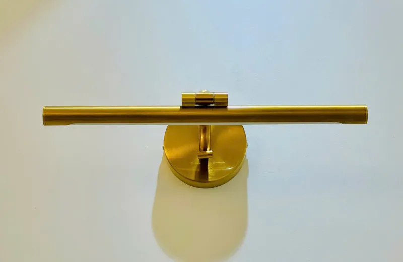 Đèn Rọi Tranh RT5691 - chất liệu hợp kim xi vàng đồng sang trọng