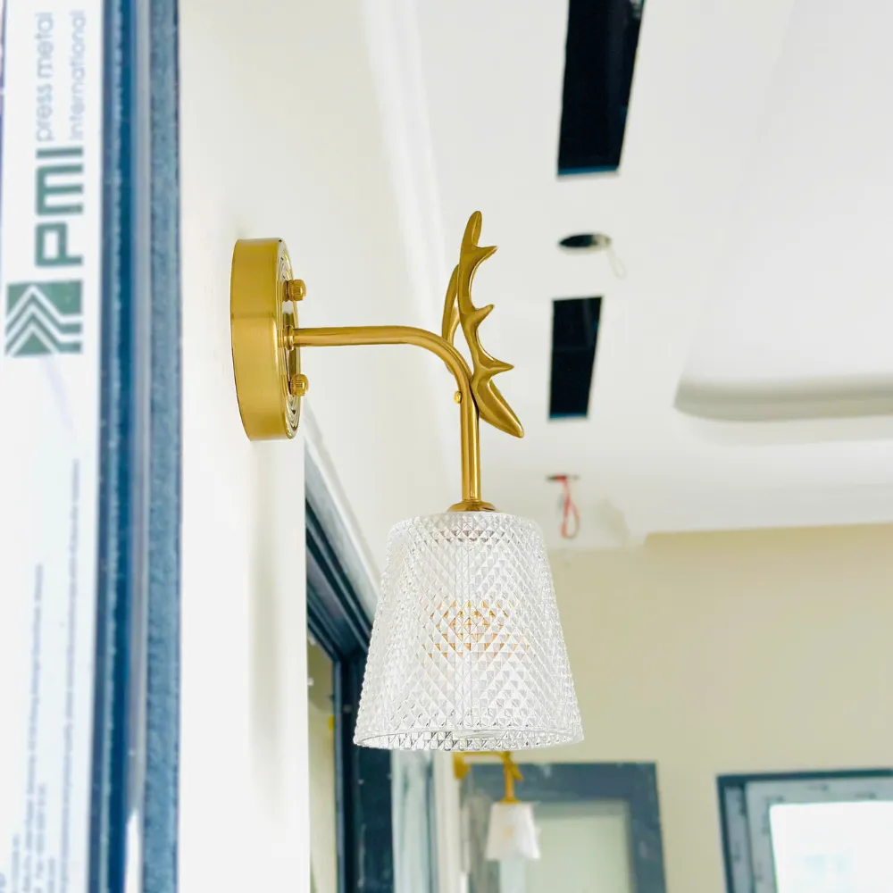 den-roi-tranh-vk112 (2) Đèn Tường Thiết Kế VK112 – Giải Pháp Chiếu Sáng Trang Trí Đẳng Cấp Cho Không Gian