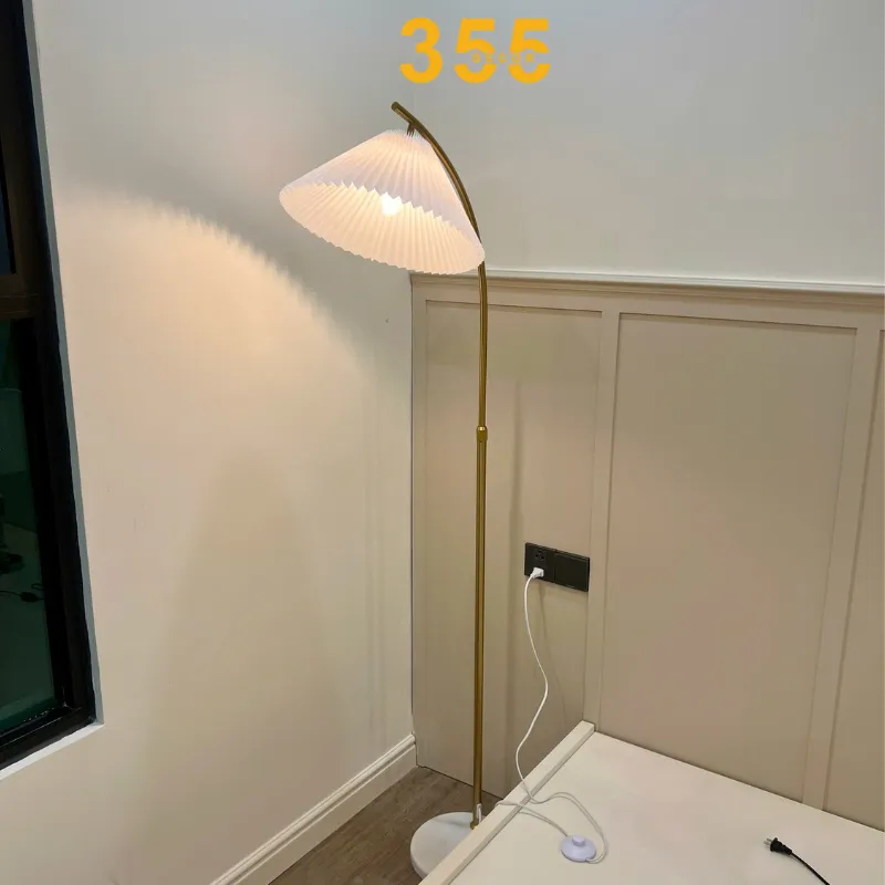 Ảnh Đèn khi được bật sáng, thể hiện hiệu ứng ánh sáng
