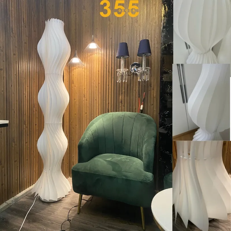 Cận cảnh chất liệu nhựa dẻo dạng xếp ly và thiết kế xoắn trên thân đèn