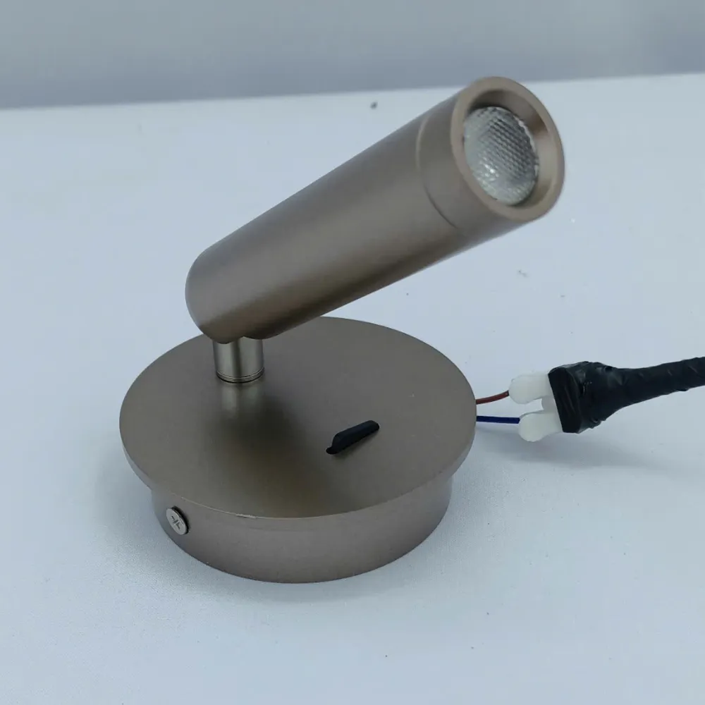 den-roi-tranh-vrt21 (3) Đèn Rọi Tranh VRT21 thiết kế hiện đại, ánh sáng LED dịu nhẹ, phù hợp chiếu tranh và trang trí nội thất cao cấp.