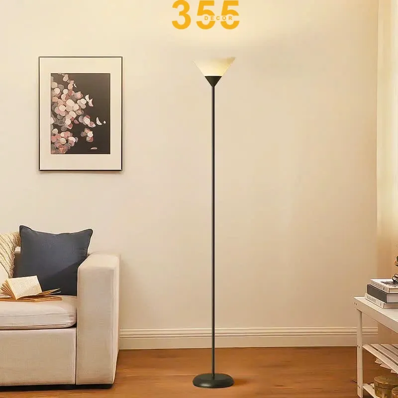Ảnh Đèn Đứng DD90 khi bật sáng, nhìn từ một góc khác trong phòng khách
