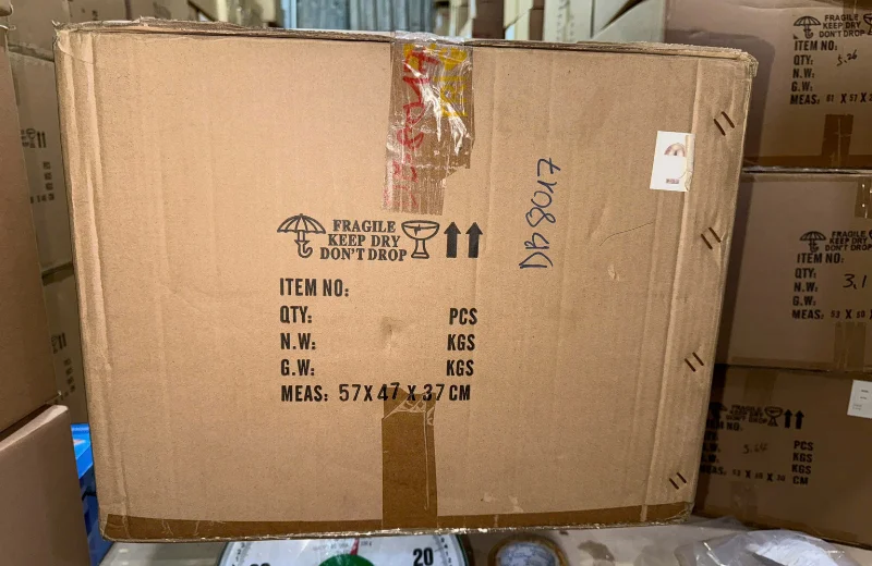 Kích thước thùng Đèn Bàn DB8017